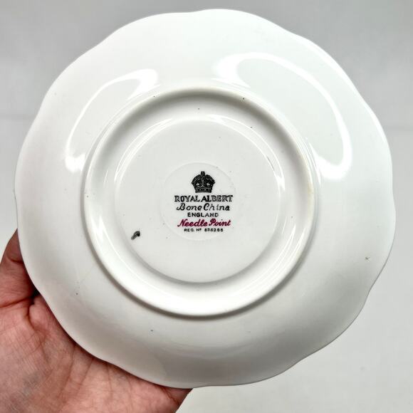 Royal Albert Needle Point Bone China Saucer Replacement - Picture 5 of 5
